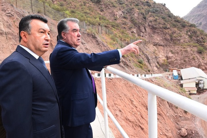 Президент Таджикистана инспектирует Рогунскую ГЭС