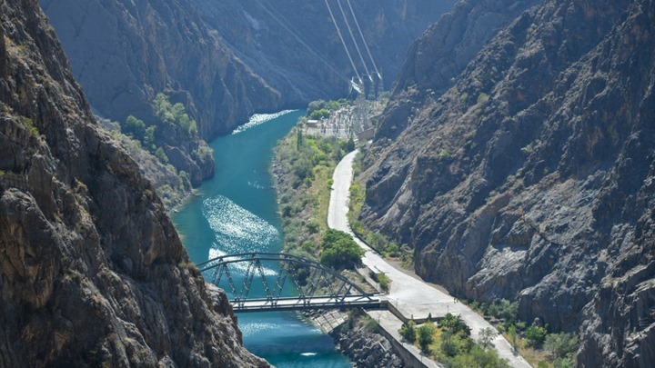 Как Кыргызстан застроит плотинами ГЭС свои реки