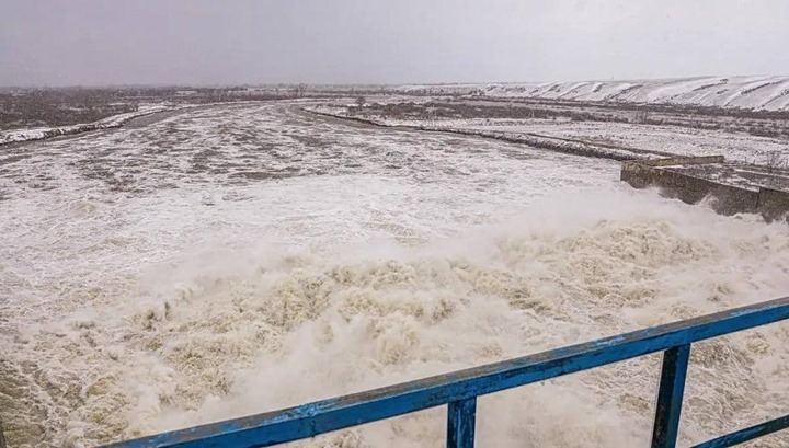 В Казахстане прорвало Щербаковскую плотину