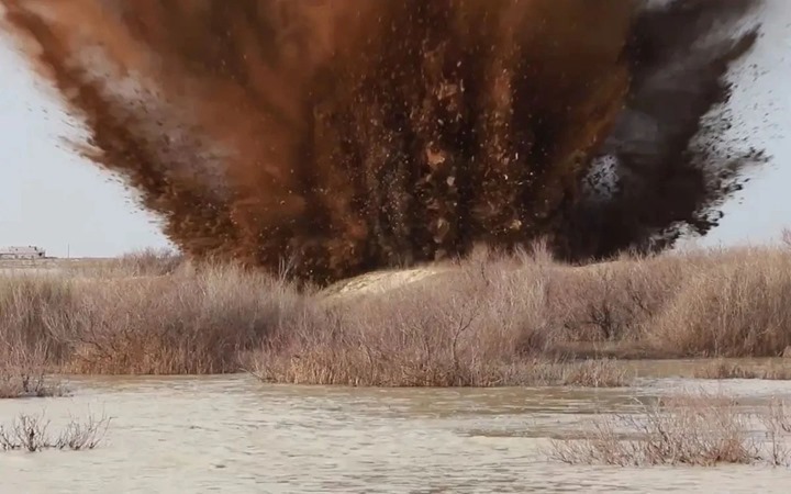 В Казахстане взрывают плотины для расчистки русла реки Жем