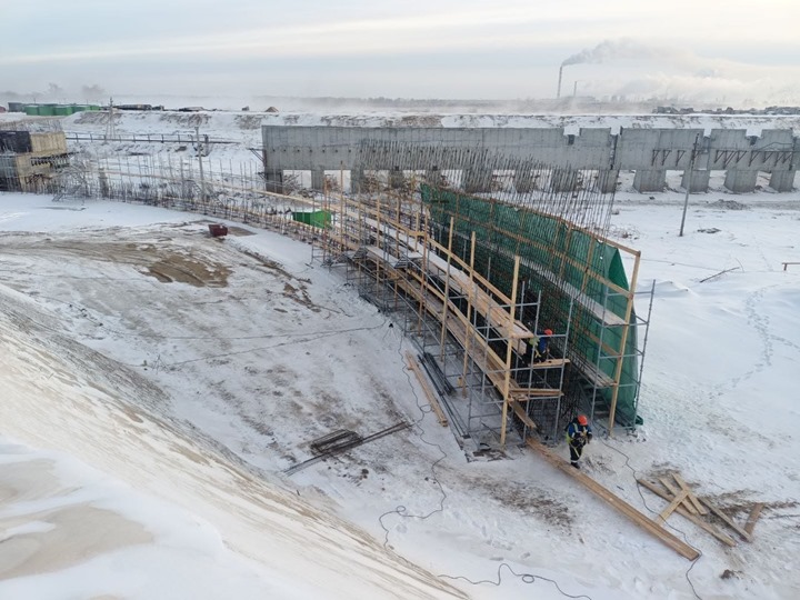 Строительство гидроузла на Иртыше затягивается из-за недостроев