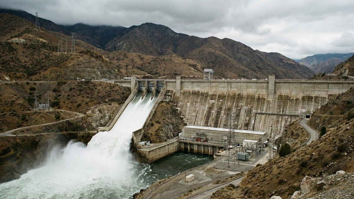 Новые ГЭС, энергосети и инвестиции: перспективный план для Кыргызстана