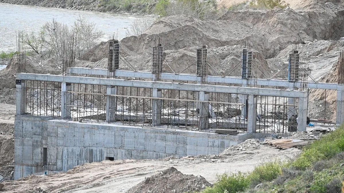 Семейный каскад: кто стоит за строительством ГЭС на реке Коксу